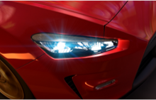 Image d'un phare d'une voiture rouge